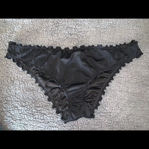 Ruffle swim bottoms